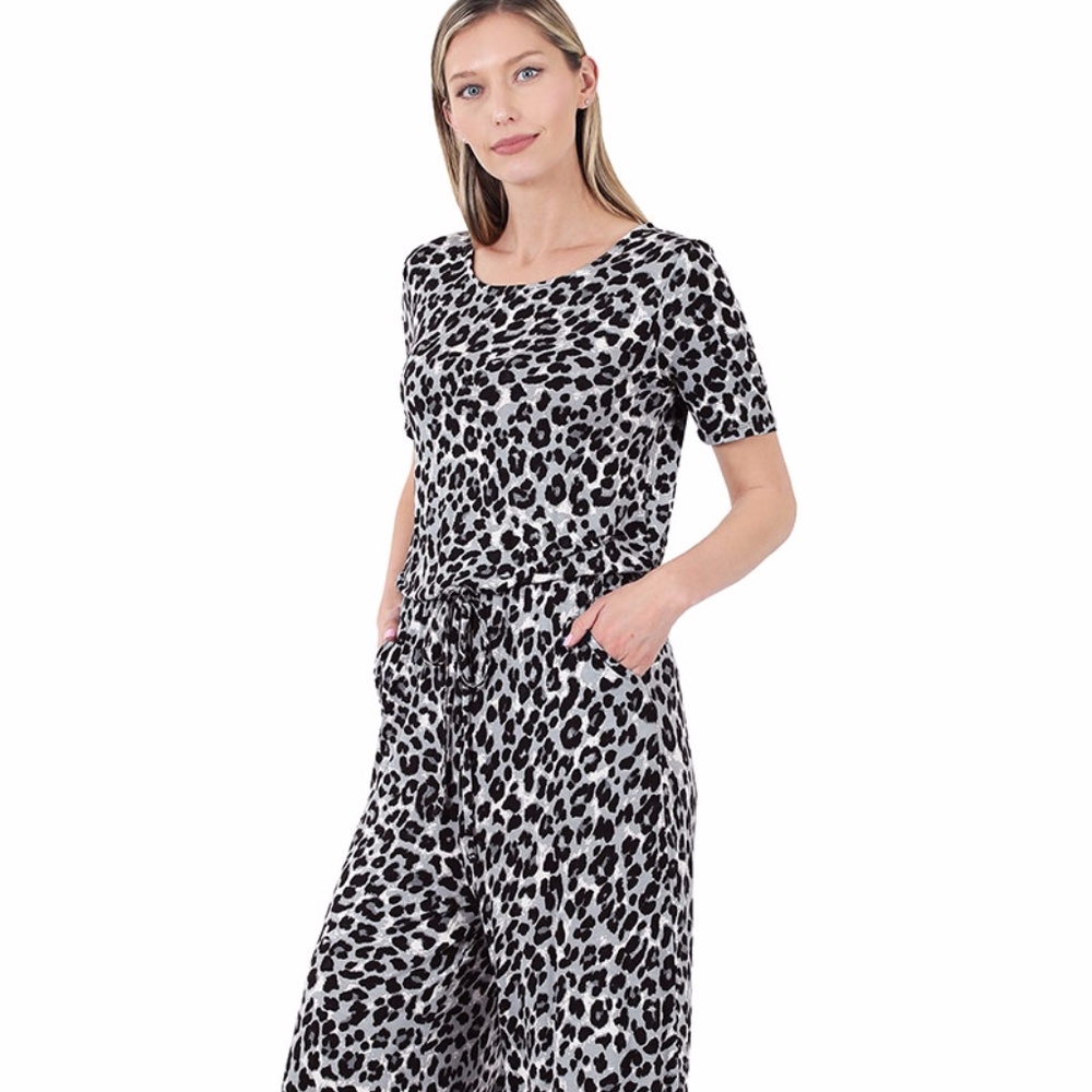 Full length pant romper with leopard print comfy!